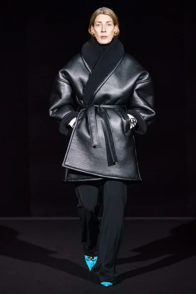 Look 32